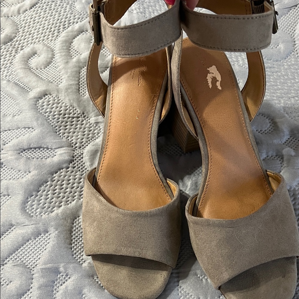 Universal Thread Beige Ankle Strap Heels